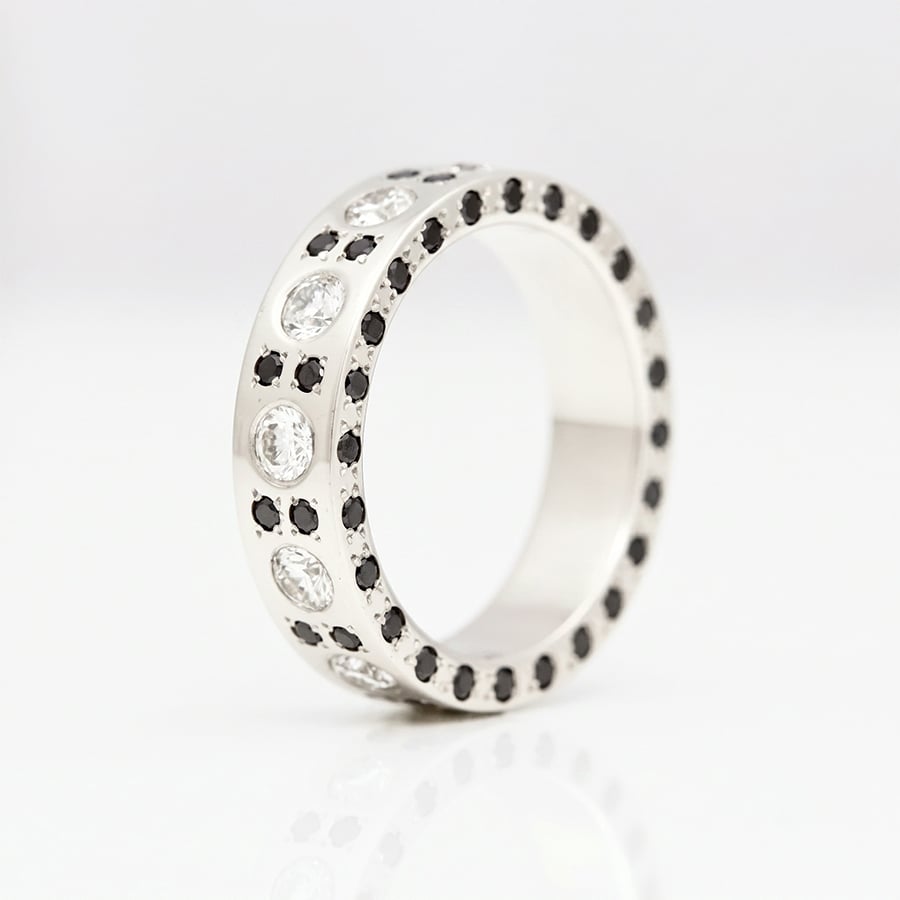 eternity ring with diamonds on sides 0862