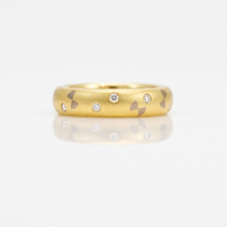 Flush set dimaonds in gold ring with bow tie pattern 0290A