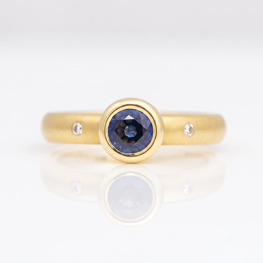 rub-over sapphire ring
