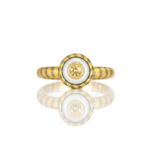 Modern diamond and pearl ring 18ct gold