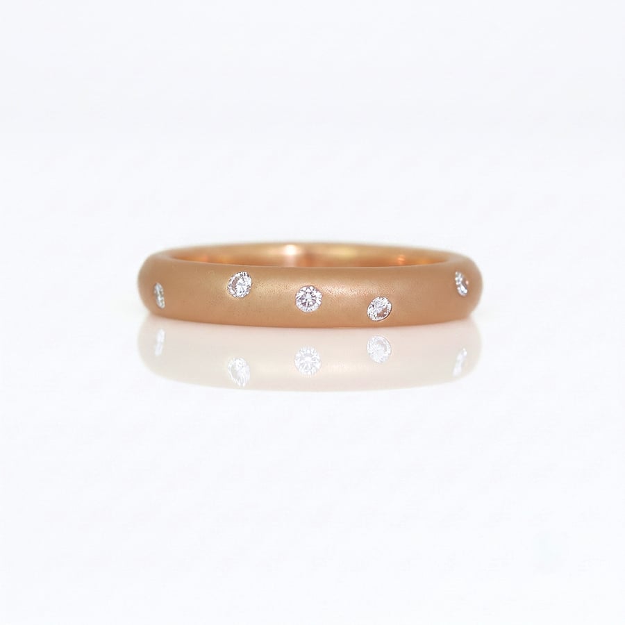randomy set daimodns in rose gold ring 0988