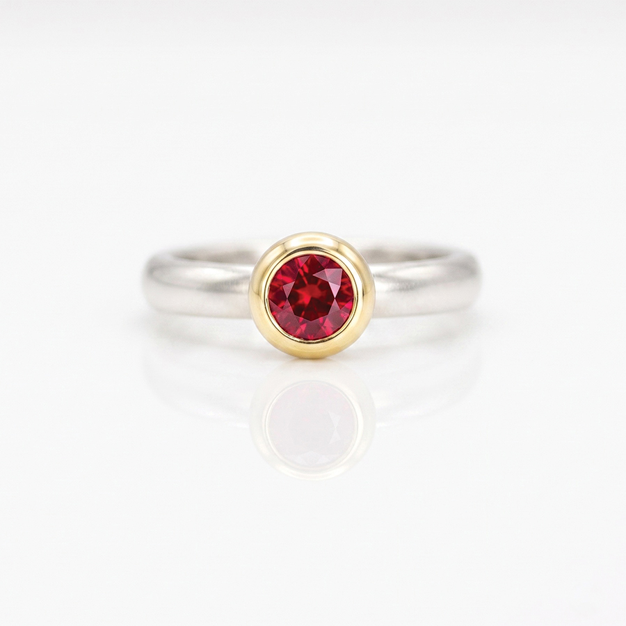 natural ruby ring 18ct gold and Platinum 0999
