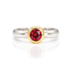 natural ruby ring 18ct gold and Platinum 0999