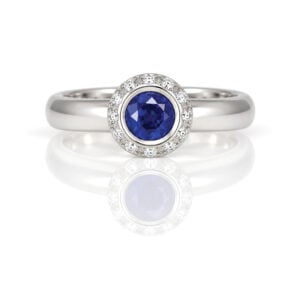 Vibrant sapphire, diamond and Platinum ring. 1001