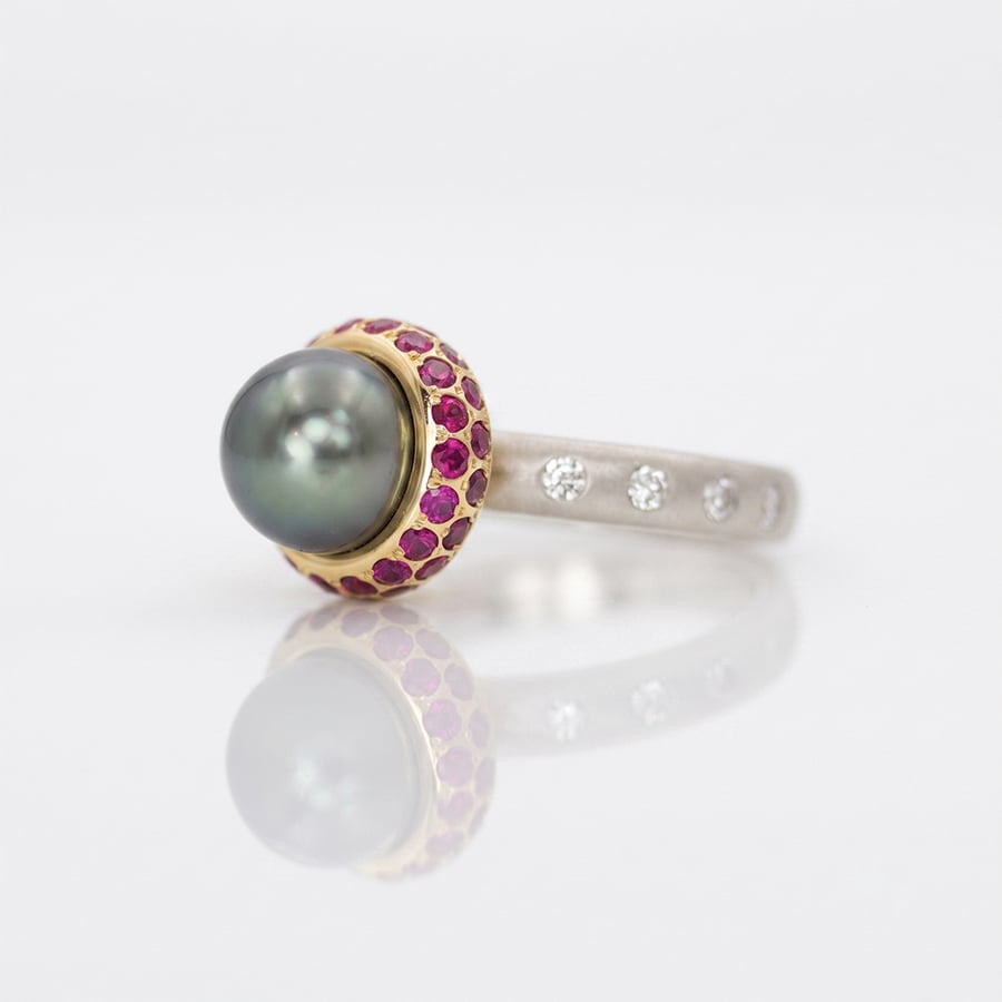 Tahitian pearl modern ring