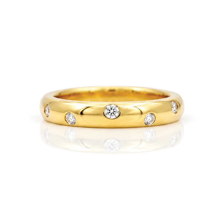 Diamonds radomly fush set in 18ct gold ring