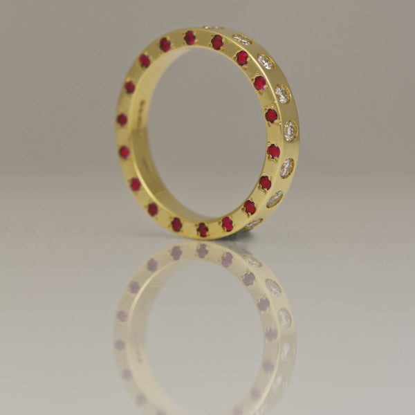 Rubies & diamonds set on three edges in yellow gold ring