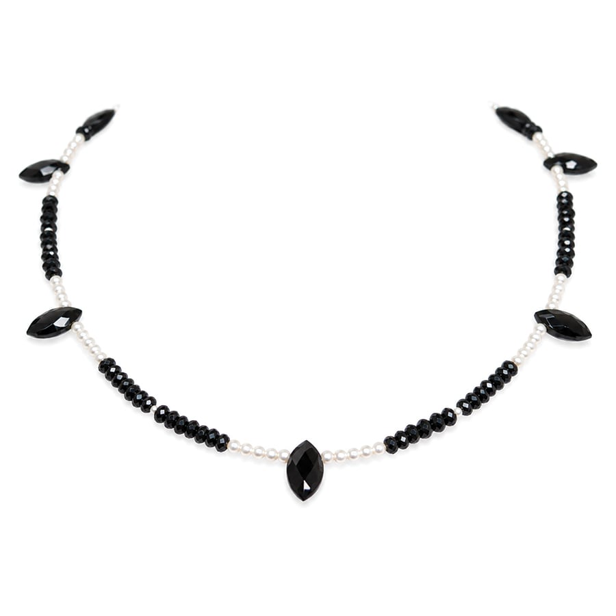 Black spienl and white pearl necklace