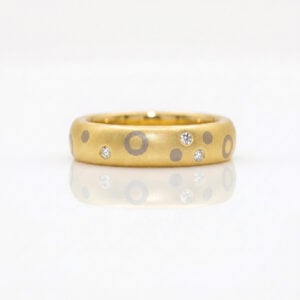 Unique diamond set modern 18ct gold ring