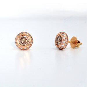 Pink champagne diamonds in rose gold ear-studs.