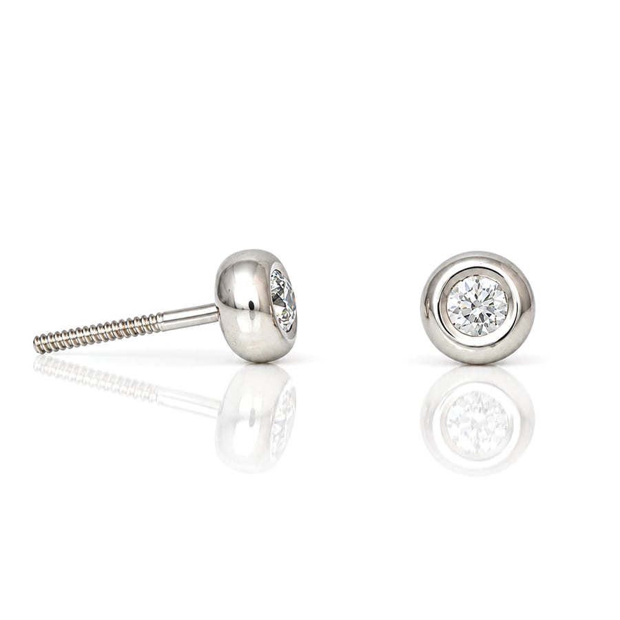 Simple Platinum and natural diamodn earstuds.8161