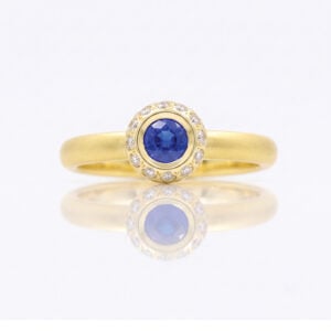 Modern sapphire and diamond yellow gold engagement ring handmade in London bespoke David Ashton 0962