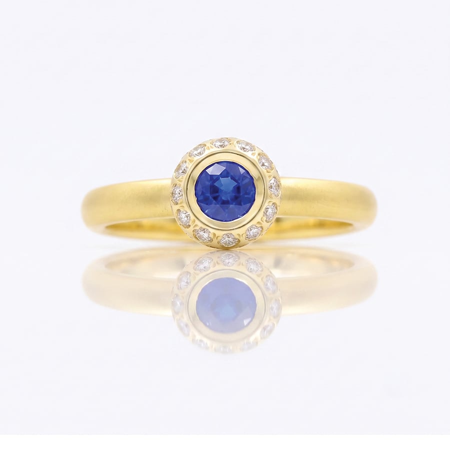 Modern sapphire and diamond yellow gold engagement ring handmade in London bespoke David Ashton 0962