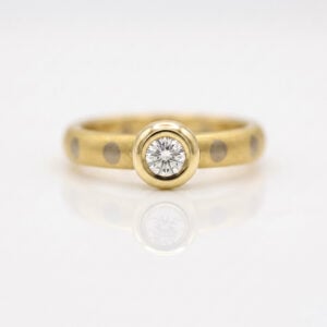 modern diamond ring with spotty band 0437