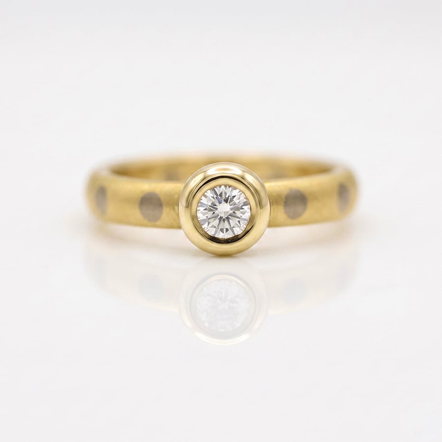 modern diamond ring with spotty band 0437