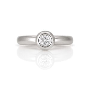 simple diamond and platinum solitire 0885