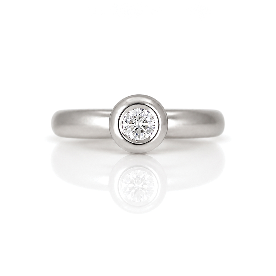 simple diamond and platinum solitire 0885