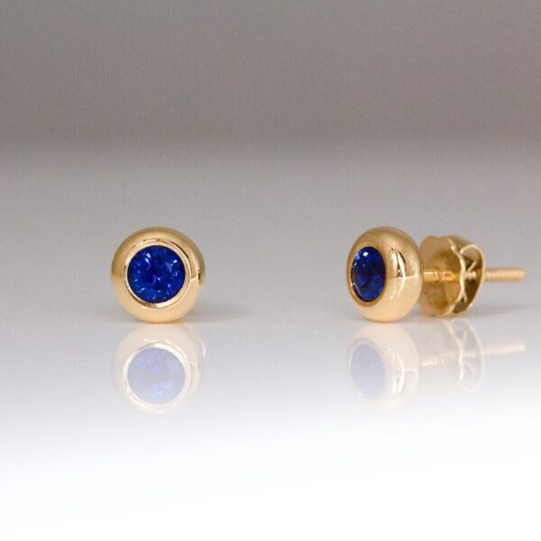 Sapphire 18ct yellow gold earstuds