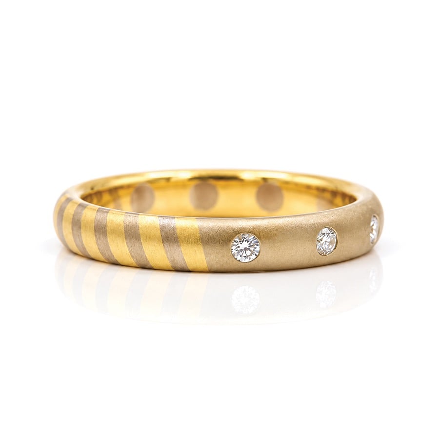 18ct ring with stripes, dots and diamonds 1067