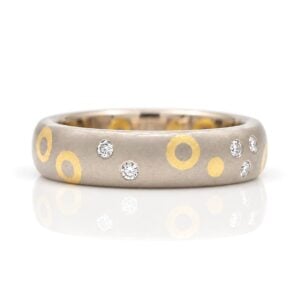 18ct gold ring with dots and circles and flush set diamonds