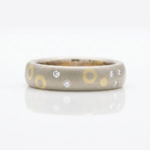 18ct gold ring with dots and circles and flush set diamonds