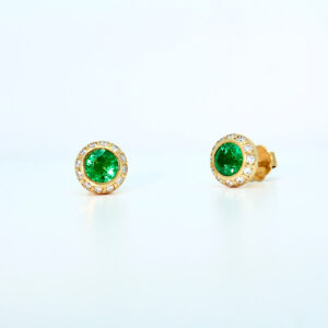 Emerald earstuds with diamonds in 18ct gold