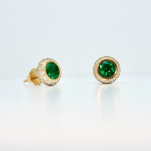 Perfect emerald earstuds with diamonds in 18ct gold